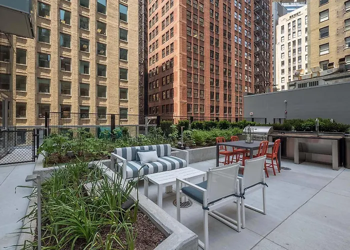 Loop W Roof Deck Nr Michigan Ave Chi-1014 Chicago